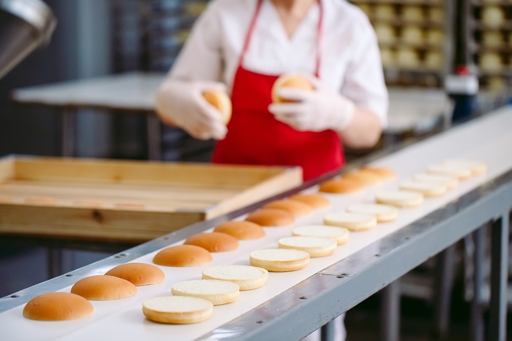 Conveyor belt cleaning